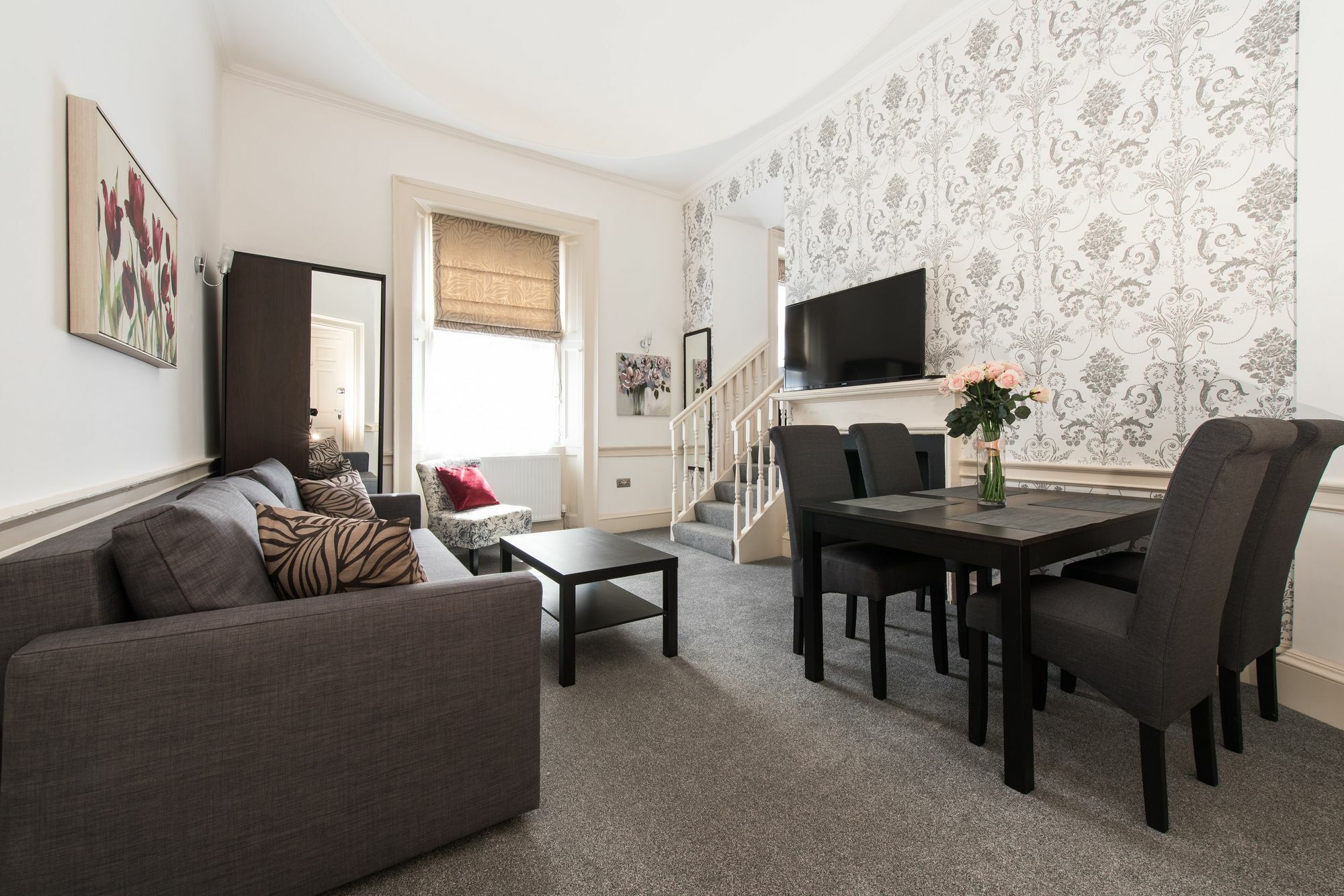 Royal Princes Apartment EDI